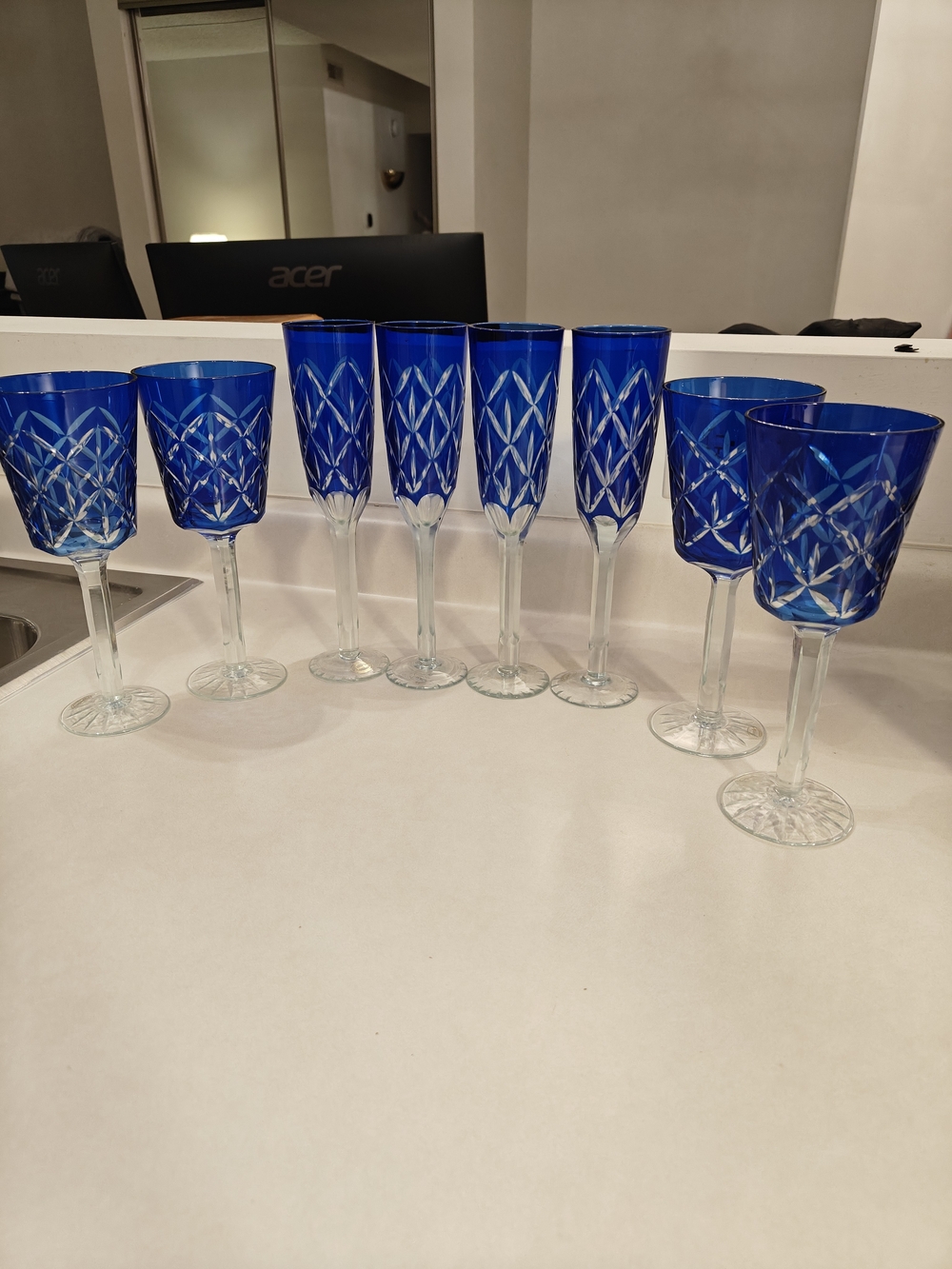 Sorelle Blue & Clear Diamond Cut Stemmed 8-Piece Set Wine Flutes & Goblets